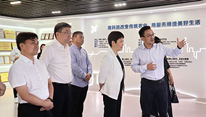 省科技厅党组书记何杏仁一行赴托普云农调研农业科技工作
