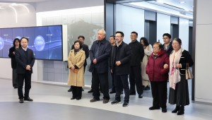 周国富率浙江大学校友代表团考察托普云农