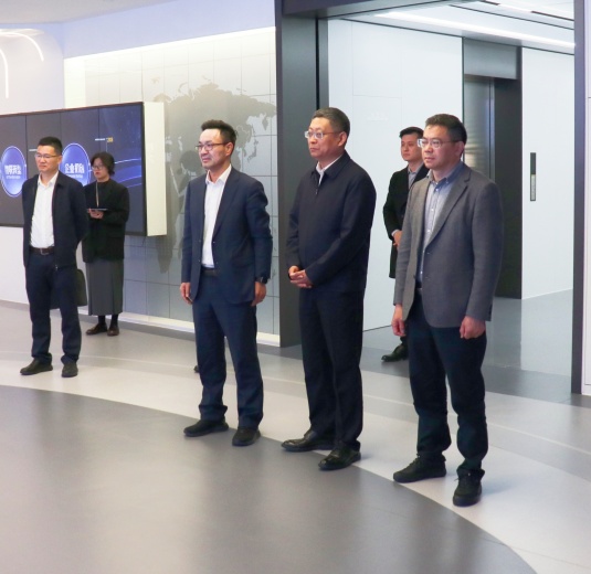 农业农村部耕地质量和农田工程监督保护中心主任吴洪伟一行莅临托普云农调研